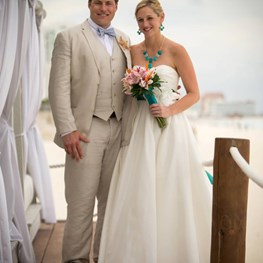 Doug Grosch marries Stephanie Mitchell in Cancun